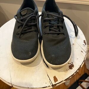 Men’s Allbirds Wool Runners. Dark green, Size 10. All reasonable offers accepted